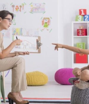 Думки-про-смерть-і-самопорізи:-волинські-психіатри-б’ють-на-сполох-через-небезпечні-прояви-у-дітей