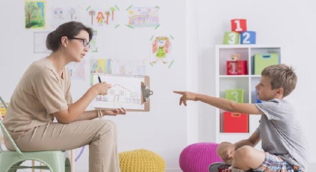 Думки про смерть і самопорізи: волинські психіатри б’ють на сполох через небезпечні прояви у дітей Думки-про-смерть-і-самопорізи:-волинські-психіатри-б’ють-на-сполох-через-небезпечні-прояви-у-дітей