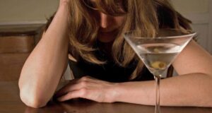 На Волині оштрафували маму, бо донька пізно ввечері розважалась у пабі та була п’яною На-Волині-оштрафували-маму,-бо-донька-пізно-ввечері-розважалась-у-пабі-та-була-п’яною