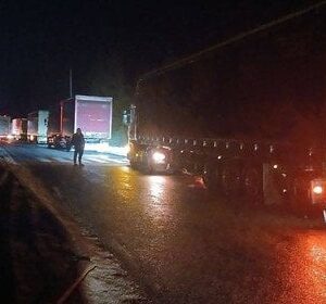 Сніг-паралізує-Київщину:-водіїв-попередили-про-критичну-ситуацію-на-дорогах-(фото,-відео) Сніг-паралізує-Київщину:-водіїв-попередили-про-критичну-ситуацію-на-дорогах-(фото,-відео)