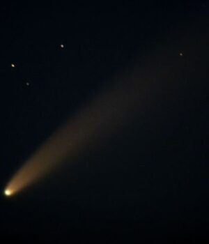 Космічна-сенсація:-nasa-зафіксувало-“цеглинки-життя”,-які-викидає-міжзоряна-комета