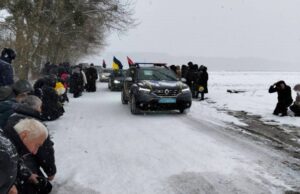Попри сніг та мороз, волиняни навколішки прощалися із Героєм Попри-сніг-та-мороз,-волиняни-навколішки-прощалися-із-Героєм