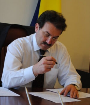 Компанія-сім’ї-ексголови-Волинської-ОДА-стала-фігурантом-справи-про-виведення-мільйонів-євро-з-держбанку