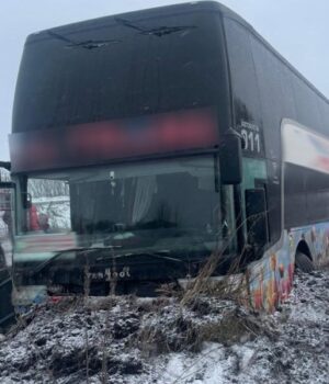 На-трасі-Львів-Луцьк-автобус-злетів-у-кювет,-є-постраждалі