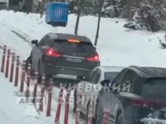 У Києві через ожеледицю автомобіль протаранив чергу машин на підйомі У Києві через ожеледицю автомобіль протаранив чергу машин на підйомі