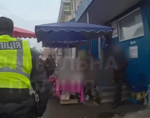 Цілив-у-співмешканку:-чоловік,-який-у-Луцьку-стріляв-з-пістолета-на-базарі,-перебуватиме-під-вартою