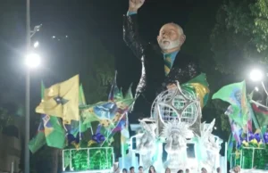 Паради карнавалу в Ріо розпочалися з суперечливої оди Лулі у рік виборів Паради-карнавалу-в-Ріо-розпочалися-з-суперечливої-оди-Лулі-у-рік-виборів