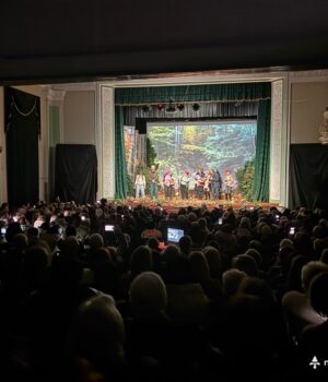 Прем’єра-вистави-у-Нововолинську-зібрала-майже-75-тисяч-гривень