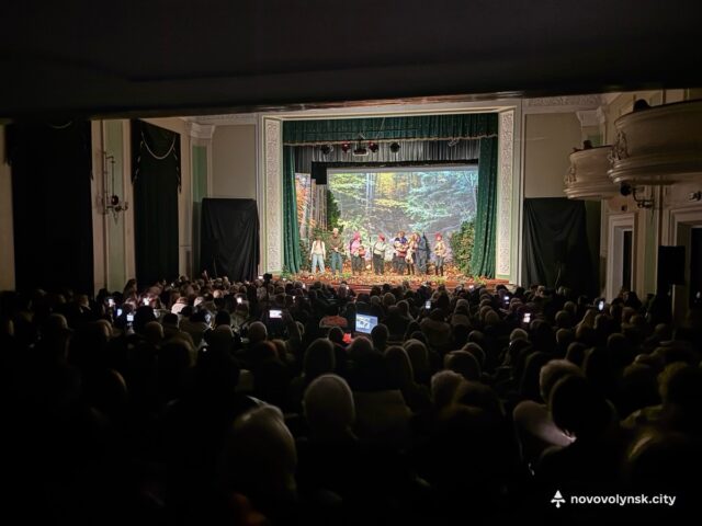 Прем’єра вистави у Нововолинську зібрала майже 75 тисяч гривень Прем’єра-вистави-у-Нововолинську-зібрала-майже-75-тисяч-гривень