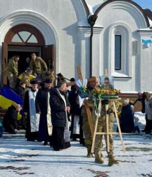 У-Нововолинську-попрощалися-із-Захисником-України-Володимиром-Михнюком У-Нововолинську-попрощалися-із-Захисником-України-Володимиром-Михнюком