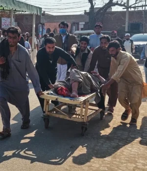 Два-теракти-в-Пакистані:-вибух-замінованого-мотоцикла-та-атака-смертника Два-теракти-в-Пакистані:-вибух-замінованого-мотоцикла-та-атака-смертника