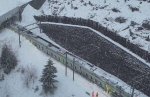 У Швейцарії через лавину зійшов з рейок потяг У-Швейцарії-через-лавину-зійшов-з-рейок-потяг
