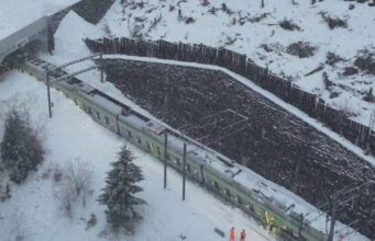 У Швейцарії через лавину зійшов з рейок потяг У-Швейцарії-через-лавину-зійшов-з-рейок-потяг