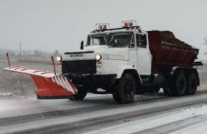 Як у Луцьку розчищають дороги від снігу в Луцькому районі. ВІДЕО Як-у-Луцьку-розчищають-дороги-від-снігу-в-Луцькому-районі.-ВІДЕО