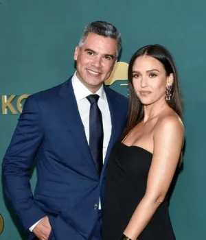 Джессіка-Альба-заплатить-Кешу-Воррену-$3-млн-після-розлучення