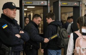 У школах учнів будуть перевіряти металодетекторами У-школах-учнів-будуть-перевіряти-металодетекторами