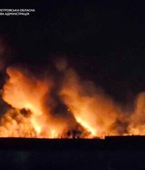 У-Дніпрі-через-атаку-РФ-спалахнула-пожежа:-стали-відомі-перші-наслідки-російської-атаки-на-місто У-Дніпрі-через-атаку-РФ-спалахнула-пожежа:-стали-відомі-перші-наслідки-російської-атаки-на-місто