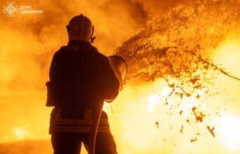 Росіяни вночі били по Одесі і Дніпру: пошкодили будівлі, є постраждалі Росіяни-вночі-били-по-Одесі-і-Дніпру:-пошкодили-будівлі,-є-постраждалі