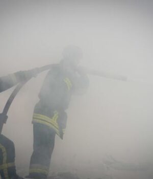 Сильні-пожежі,-багато-руйнувань-і-поранені:-РФ-кілька-разів-поспіль-атакувала-одне-з-міст-(фото)