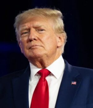 Трамп-заявив,-що-Україні-краще-швидко-сісти-за-стіл-переговорів-з-РФ