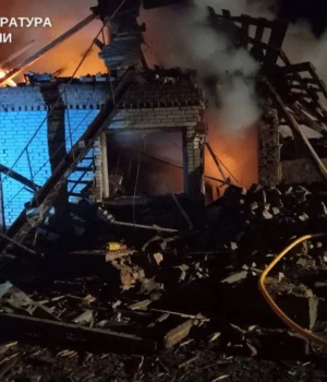 На-Сумщині-ворожа-атака-дронами-забрала-життя-жінки,-її-родина-з-двома-дітьми-та-сусіди.