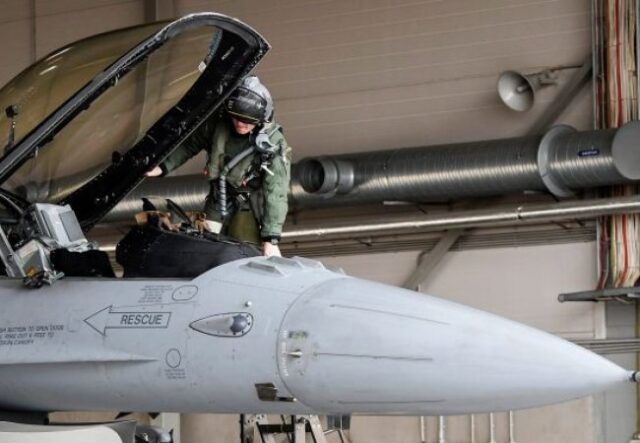 Пілоти США допомагають захищати небо України від російських ракет на F-16, – ЗМІ Пілоти-США-допомагають-захищати-небо-України-від-російських-ракет-на-f-16,-–-ЗМІ