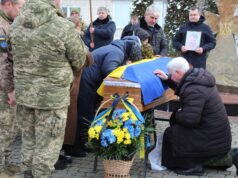 Знали як добру і працьовиту людину: на Волині попрощались з воїном Володимиром Лавренюком Знали-як-добру-і-працьовиту-людину:-на-Волині-попрощались-з-воїном-Володимиром-Лавренюком