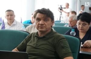 Суд арештував 140 тисяч доларів і коштовності депутата Луцькради Романа Бондарука у справі про корупцію Суд-арештував-140-тисяч-доларів-і-коштовності-депутата-Луцькради-Романа-Бондарука-у-справі-про-корупцію