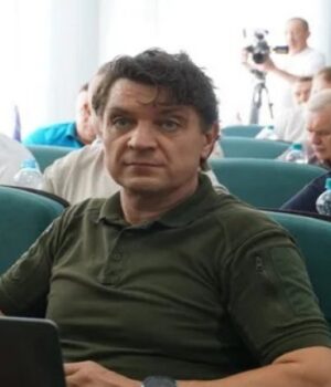 Суд-арештував-140-тисяч-доларів-і-коштовності-депутата-Луцькради-Романа-Бондарука-у-справі-про-корупцію Суд-арештував-140-тисяч-доларів-і-коштовності-депутата-Луцькради-Романа-Бондарука-у-справі-про-корупцію