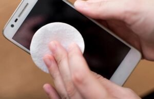 Генеральне прибирання смартфона: як очистити екран, зарядний порт та дрібні деталі Генеральне-прибирання-смартфона:-як-очистити-екран,-зарядний-порт-та-дрібні-деталі