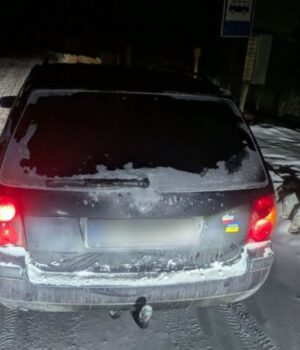 На-Волині-спіймали-п’яного-неповнолітнього,-який-керував-автівкою-volkswagen