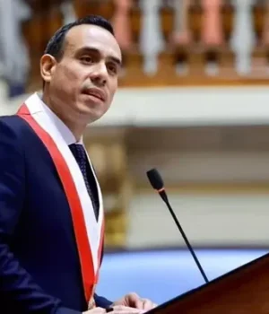 Таємні-зустрічі,-скандал-і-відставка:-в-одній-із-країн-президент-протримався-на-посаді-чотири-місяці Таємні-зустрічі,-скандал-і-відставка:-в-одній-із-країн-президент-протримався-на-посаді-чотири-місяці