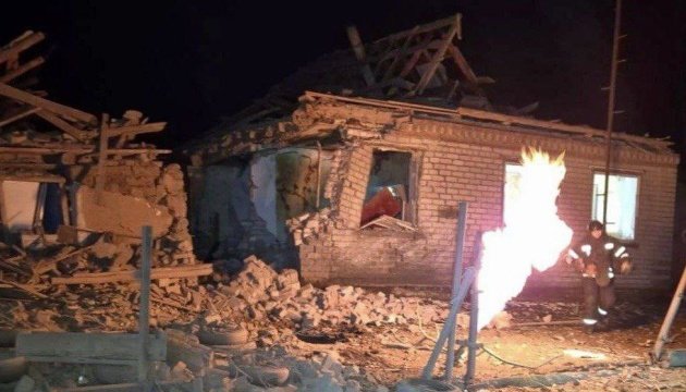 Уночі ворог атакував Дніпропетровщину і Миколаїв, пошкоджено будинки, підприємство та гімназію Уночі-ворог-атакував-Дніпропетровщину-і-Миколаїв,-пошкоджено-будинки,-підприємство-та-гімназію