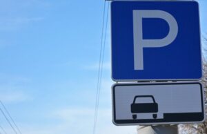 Закривають огляд для інших водіїв: у Луцьку просять заборонити парковку для фур вздовж міських доріг Закривають-огляд-для-інших-водіїв:-у-Луцьку-просять-заборонити-парковку-для-фур-вздовж-міських-доріг