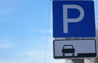 Закривають огляд для інших водіїв: у Луцьку просять заборонити парковку для фур вздовж міських доріг Закривають-огляд-для-інших-водіїв:-у-Луцьку-просять-заборонити-парковку-для-фур-вздовж-міських-доріг