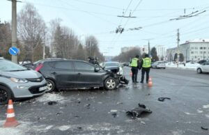 У Луцьку – аварія: зіткнулися три автівки. ФОТО У-Луцьку-–-аварія:-зіткнулися-три-автівки.-ФОТО