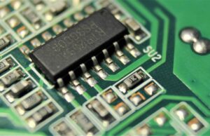 Постачальники смерті: виявлено 160 компаній, що закупають західні військові компоненти для РФ Постачальники-смерті:-виявлено-160-компаній,-що-закупають-західні-військові-компоненти-для-РФ