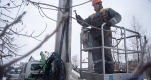 Уряд запровадив премію у 200 тисяч гривень для працівників енергетичної галузі Уряд-запровадив-премію-у-200-тисяч-гривень-для-працівників-енергетичної-галузі