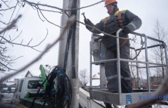 Уряд запровадив премію у 200 тисяч гривень для працівників енергетичної галузі Уряд-запровадив-премію-у-200-тисяч-гривень-для-працівників-енергетичної-галузі