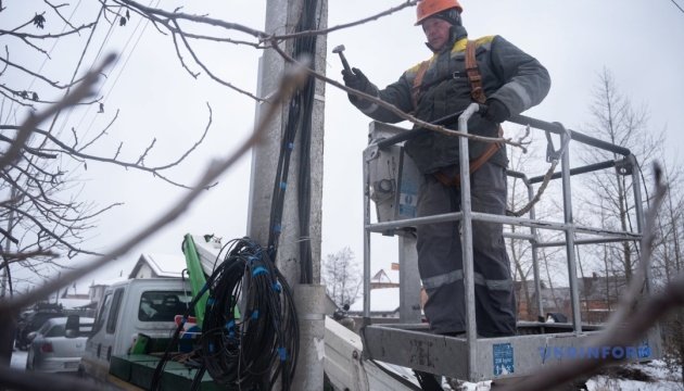 Уряд запровадив премію у 200 тисяч гривень для працівників енергетичної галузі Уряд-запровадив-премію-у-200-тисяч-гривень-для-працівників-енергетичної-галузі