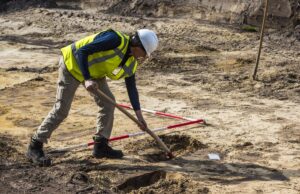 Вчені знайшли дівчинку-підлітка, яка була похована понад 5000 років тому із кістками свого батька на... Вчені-знайшли-дівчинку-підлітка,-яка-була-похована-понад-5000-років-тому-із-кістками-свого-батька-на.