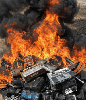 Таліби-повністю-заборонили-мистецтво-в Афганістані:-спалено-сотні-музичних-інструментів