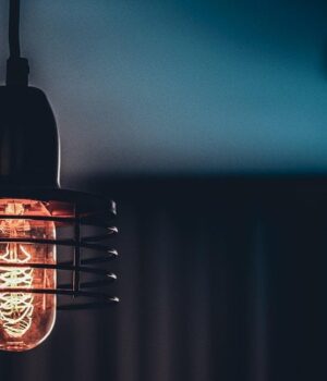 Світла-менше,-а-платіжки-більші:-чому-українці-не-бачать-економії-в-рахунках-за-електроенергію Світла-менше,-а-платіжки-більші:-чому-українці-не-бачать-економії-в-рахунках-за-електроенергію