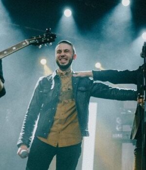 Тарас-Тополя-заспівав-зі-світовими-легендами-на-підтримку-України-й-довів-до-мурах Тарас-Тополя-заспівав-зі-світовими-легендами-на-підтримку-України-й-довів-до-мурах