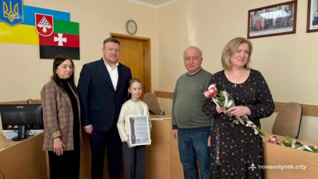 Героям із Нововолинської громади вручили відзнаки та подяки Героям-із-Нововолинської-громади-вручили-відзнаки-та-подяки