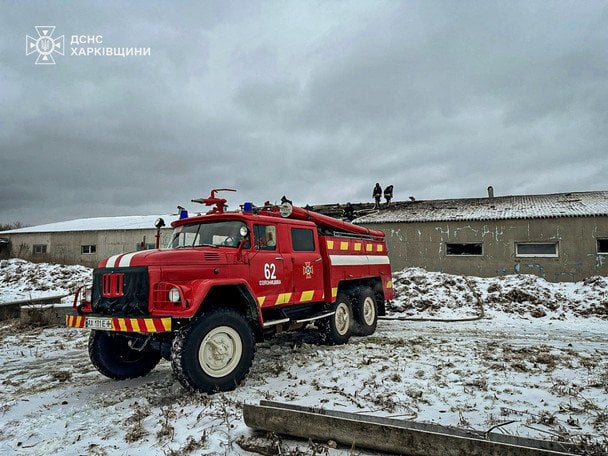 Російська армія знищила ферму на Харківщині: під завалами загинуло близько сотні тварин Російська-армія-знищила-ферму-на Харківщині:-під-завалами-загинуло-близько-сотні-тварин