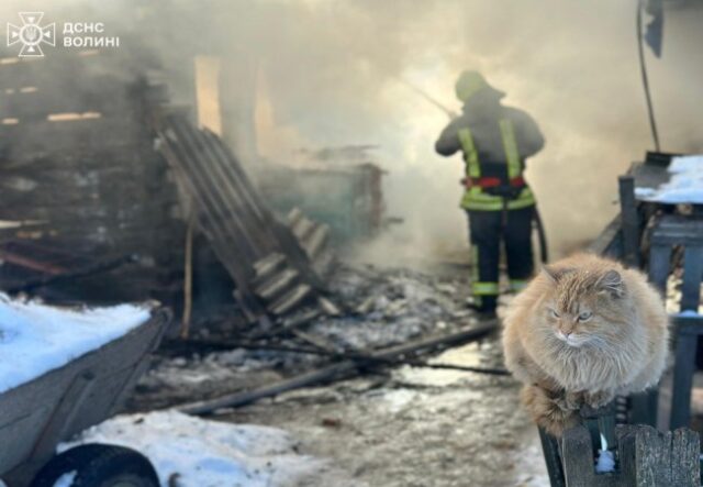 На Волині вщент згоріла господарська будівля На-Волині-вщент-згоріла-господарська-будівля