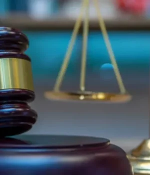 Суд стягнув у дохід держави майно російського авіаційного заводу