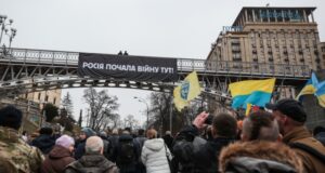 Хроніка Євромайдану: як розпочалася Революція гідності в Україні Від-Євромайдану-до-розстрілу-Небесної-сотні.-Революції-гідності-через-об’єктиви-камер-стрімерів-Радіо-Свобода