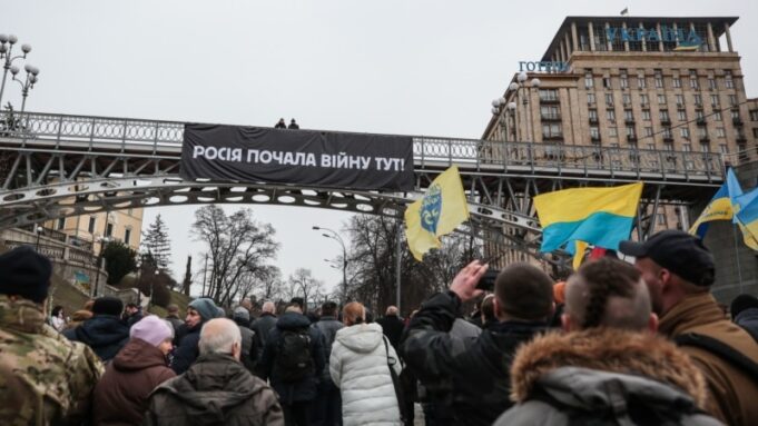 Хроніка Євромайдану: як розпочалася Революція гідності в Україні Від-Євромайдану-до-розстрілу-Небесної-сотні.-Революції-гідності-через-об’єктиви-камер-стрімерів-Радіо-Свобода